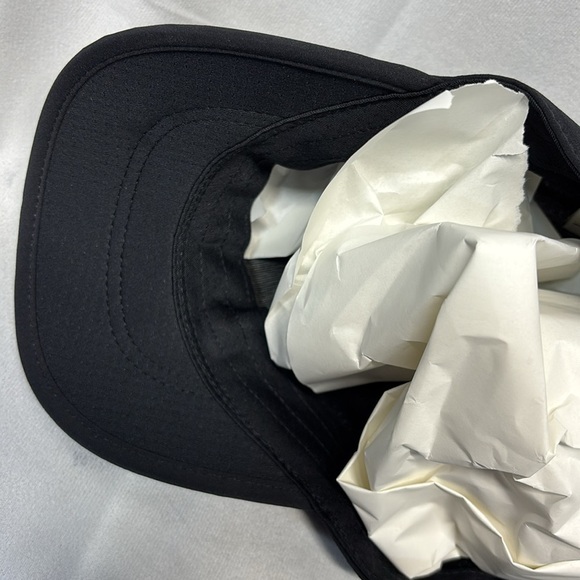 Brooks black adjustable weather resistant Propel Hat - Picture 4 of 9